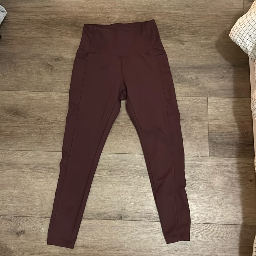 Maroon squat, proof, super stretchy leggings near perfect condition